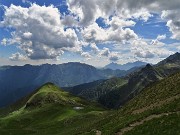58 In discesa da Bocchetta Triomen (2205 m) al Monte Avaro (2080 m)